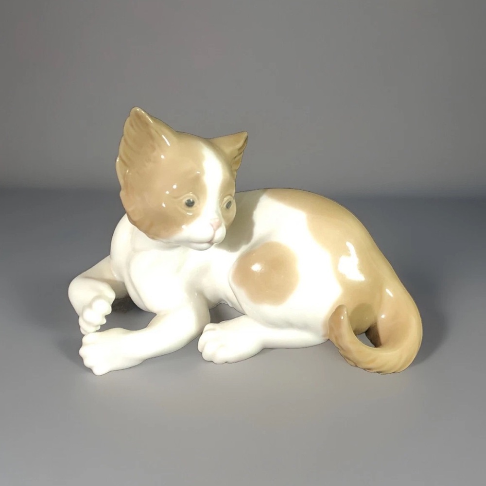 Lladro "Surprised Cat" 1982 White and Brown Made in Spain 5114 Porcelain EUC
